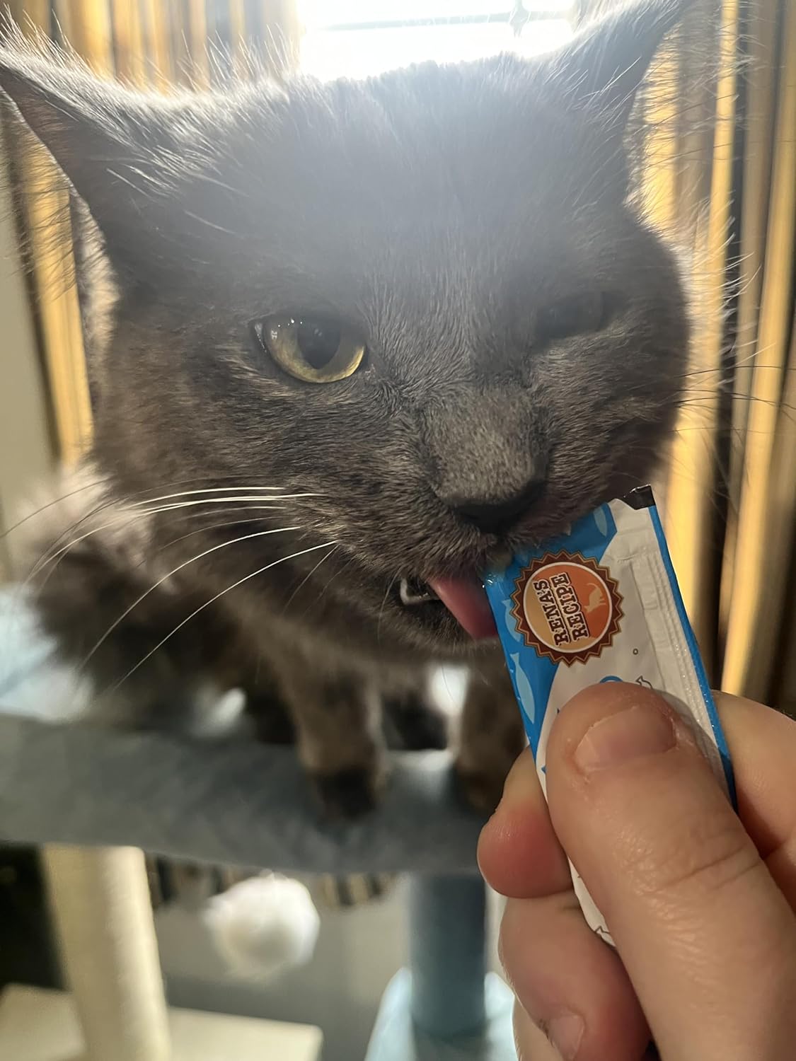 Kitty Licks Chicken and Tuna Varieties (28 Tubes) Chicken and Tuna Varieties 4 Tubes X 7 Flavors (28 Tubes)